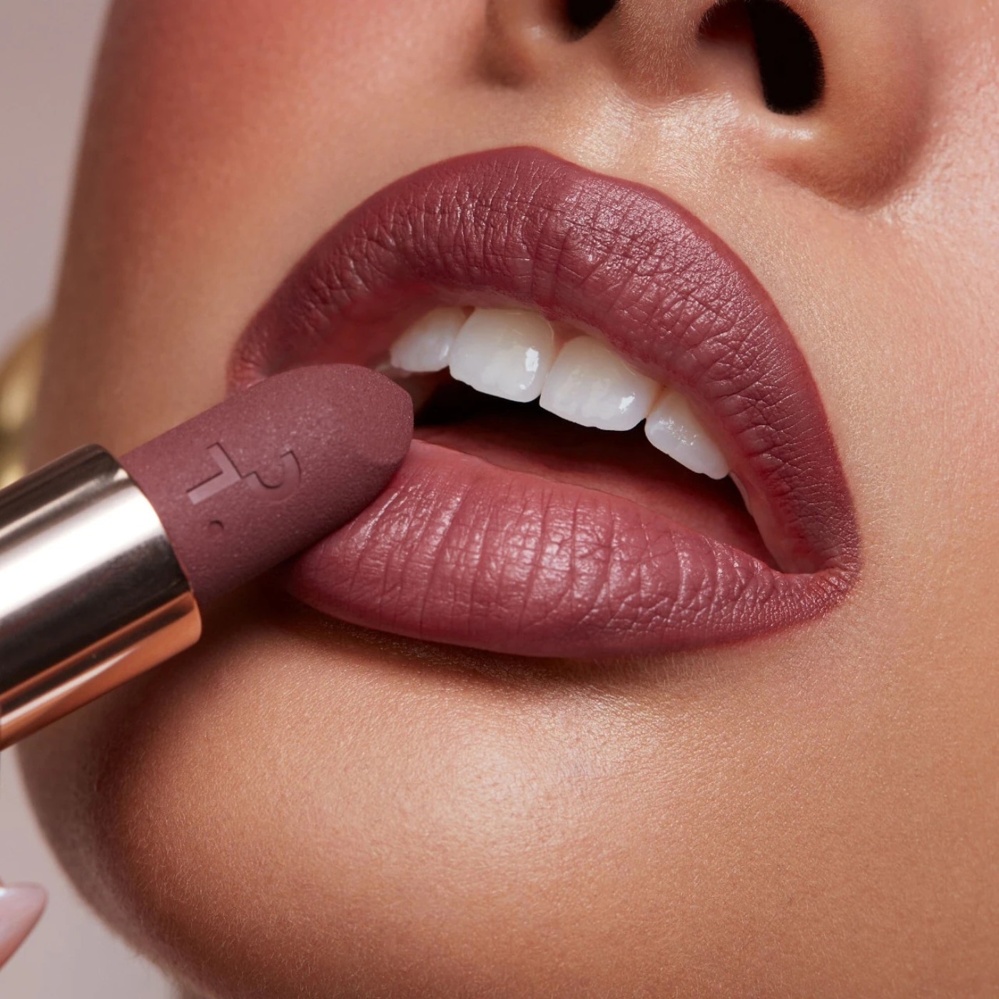 MAJOR HEADLINES MATTE SUEDE LIPSTICK SEDUCTIVE (LABIAL EN BARRA MATE)